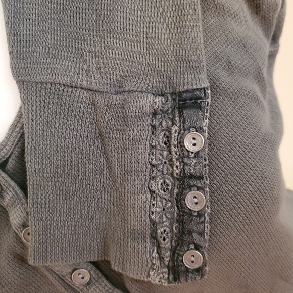 Lucky Brand long sleeve tee. Olive color NWT Lg. - Picture 4 of 5